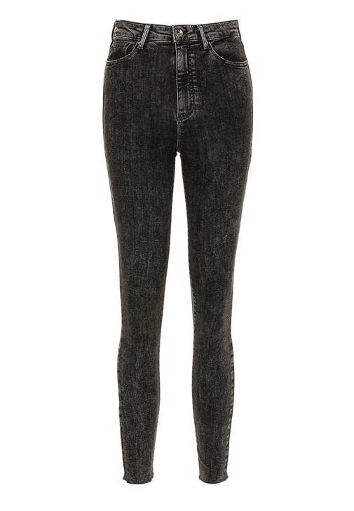 Triko Kazak ve Skinny Denim Pantolon Kombini