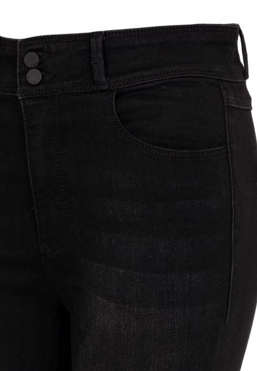 Yumuşak Tuşeli Bluz ve Yüksek Bel Denim Pantolon Kombini