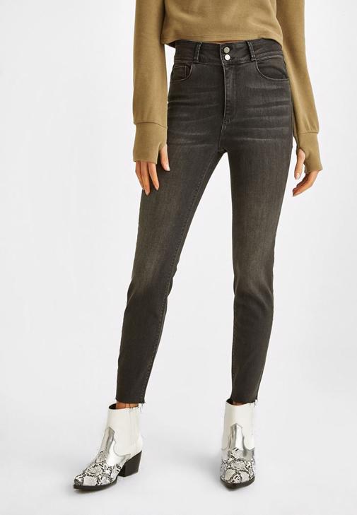 Boğazlı Triko ve Skinny Denim Pantolon Kombini