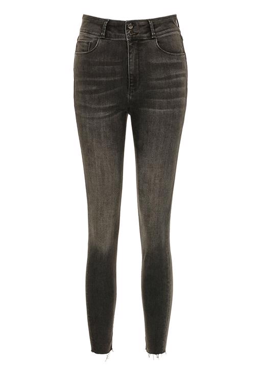 Boğazlı Triko ve Skinny Denim Pantolon Kombini