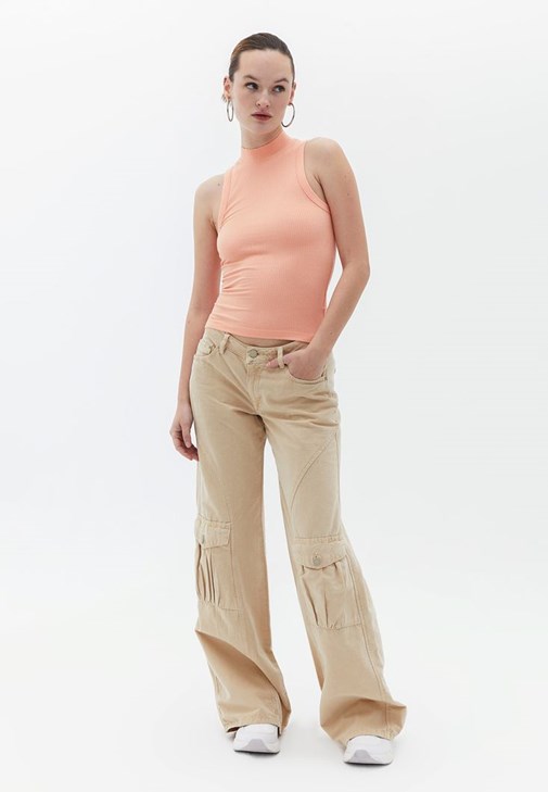 Yüksek Yaka Atlet ve Slouchy Pantolon Kombini