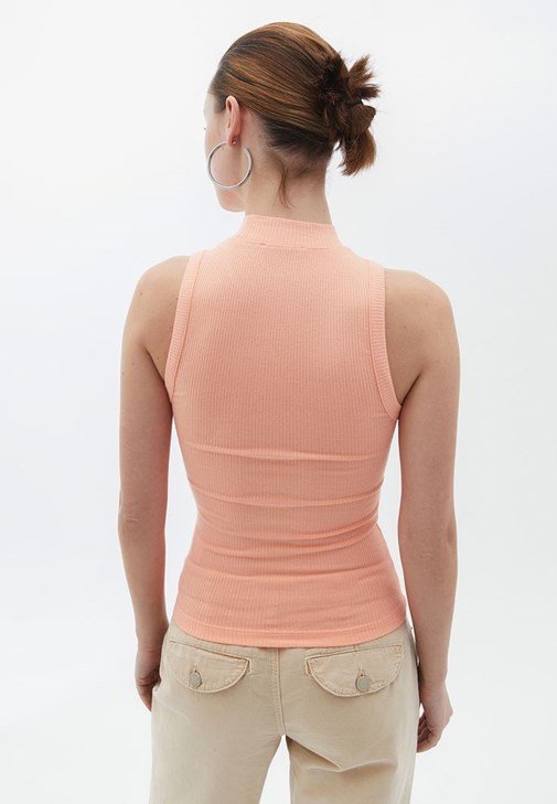 Yüksek Yaka Atlet ve Slouchy Pantolon Kombini