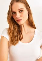 Women White U-Neck Basic T-Shirt