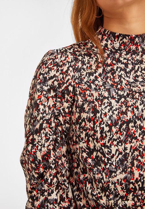 Kapüşonlu Sweatshirt ve Desenli Mini Etek Kombini