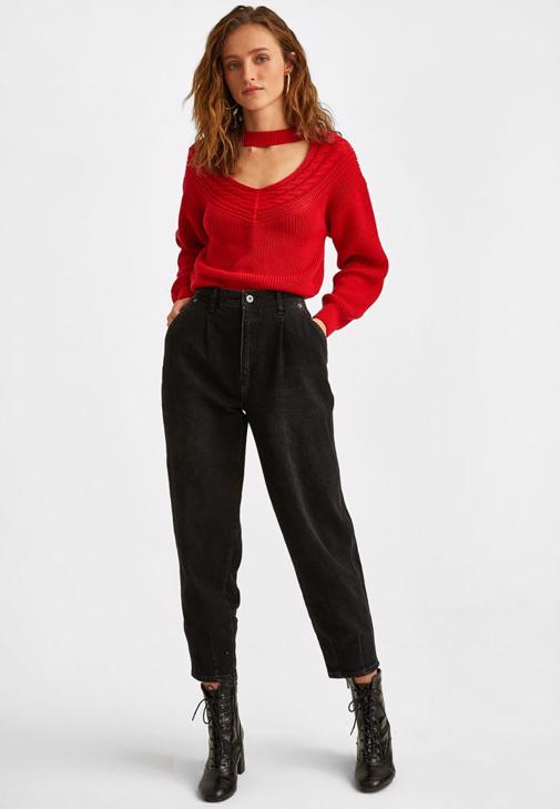 Kesik Detaylı Kazak ve Slouchy Jean Kombini