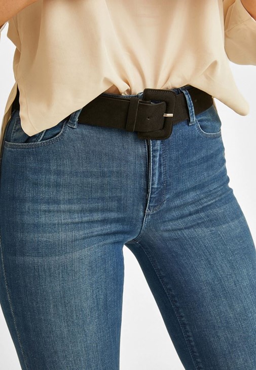Kayık Yaka Kazak ve Slouchy Pantolon Kombini