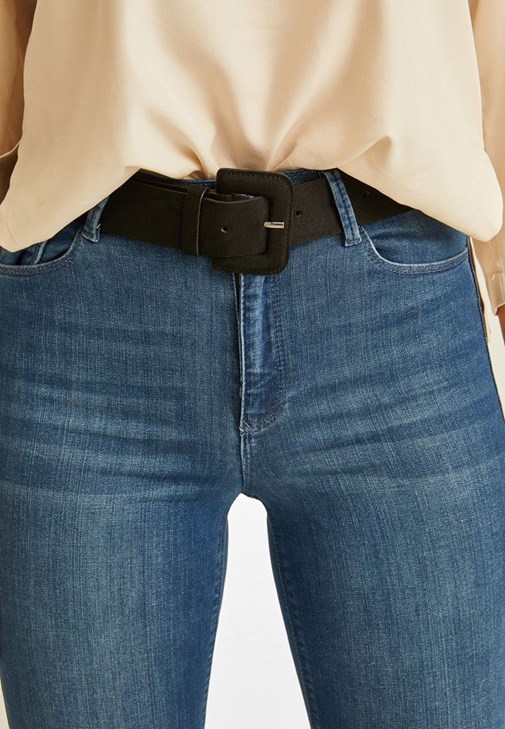 Kayık Yaka Kazak ve Slouchy Pantolon Kombini