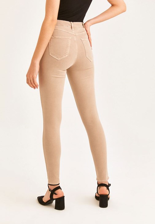 Cut-Out Pamuklu Tişört Ve Yüksek Bel Pantolon Kombini 