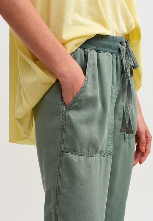 Jogger Pantolon ve Gömlek Görünümlü Ceket Kombini