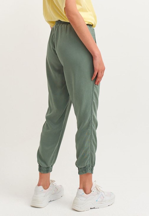 Jogger Pantolon ve Gömlek Görünümlü Ceket Kombini