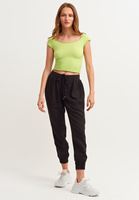 Cut-Out Crop Bluz ve Jogger Pantolon Kombini