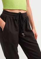 Cut-Out Crop Bluz ve Jogger Pantolon Kombini