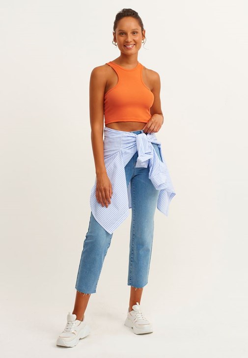 Halter Yaka Crop Atlet ve Denim Pantolon Kombini