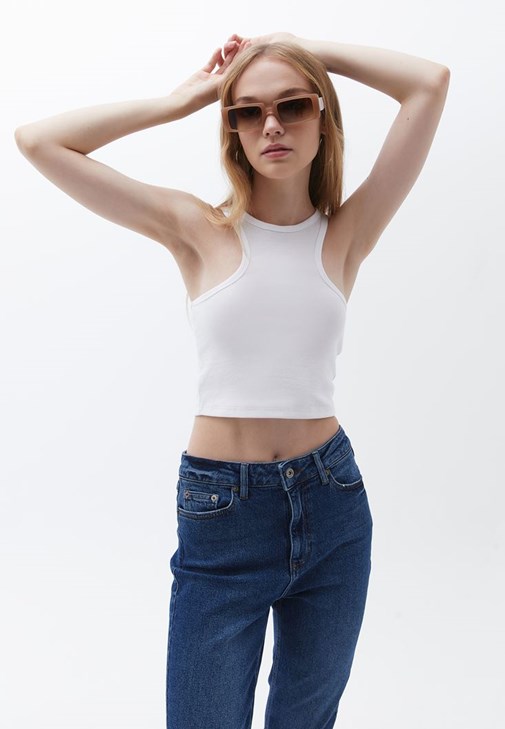 Halter Yaka Crop Atlet ve Denim Şort Kombini