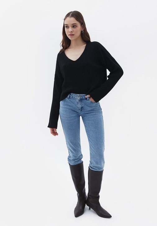 V Yaka Triko Kazak ve Skinny Pantolon Kombini