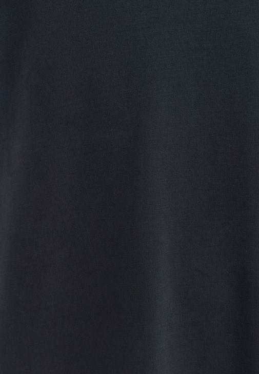 Soft-Touch V Yaka Tişört ve Jogger Pantolon Kombini