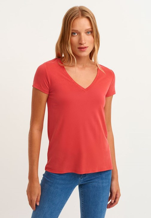 Soft-Touch V Yaka Tişört ve Push-Up Skinny Pantolon Kombini