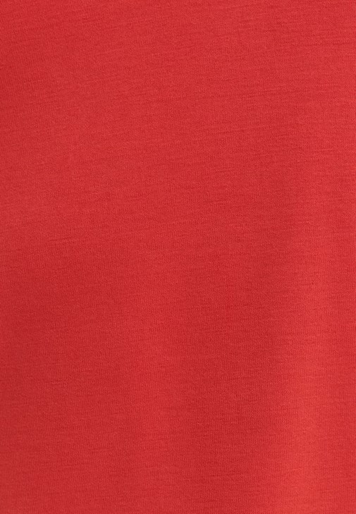 Soft-Touch V Yaka Tişört ve Push-Up Skinny Pantolon Kombini