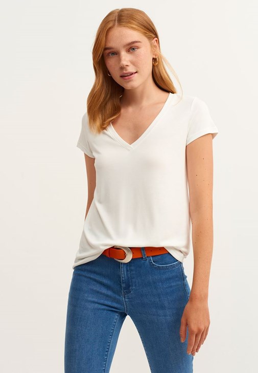 Soft-Touch V Yaka Tişört ve Skinny Pantolon Kombini