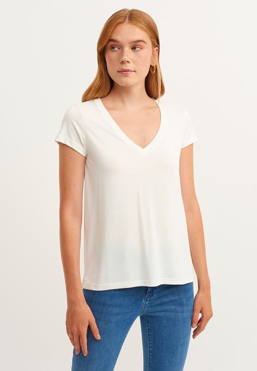 Soft-Touch V Yaka Tişört ve Skinny Pantolon Kombini