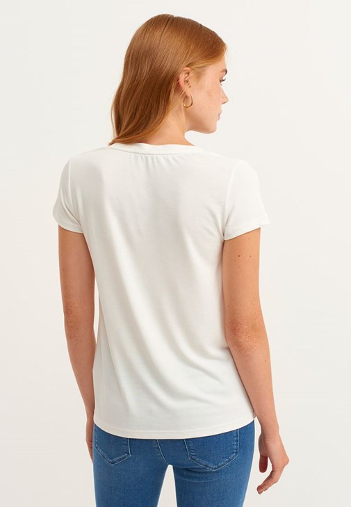 Soft-Touch V Yaka Tişört ve Skinny Pantolon Kombini
