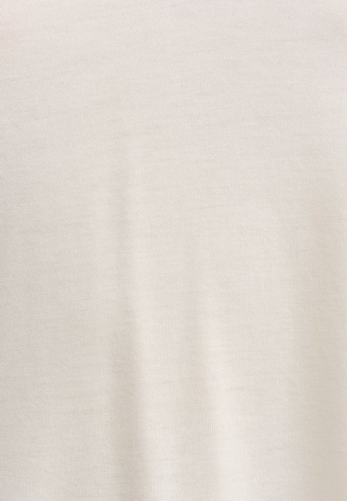 Soft-Touch V Yaka Tişört ve Skinny Pantolon Kombini