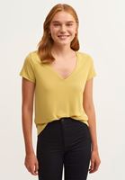 Soft-Touch V Yaka Tişört ve Toparlayıcı Skinny Pantolon Kombini