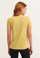 Soft-Touch V Yaka Tişört ve Toparlayıcı Skinny Pantolon Kombini