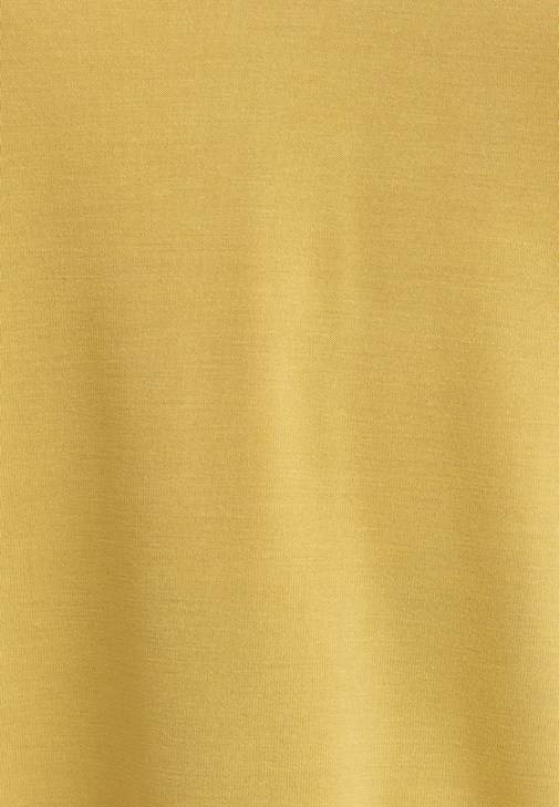 Soft-Touch V Yaka Tişört ve Toparlayıcı Skinny Pantolon Kombini