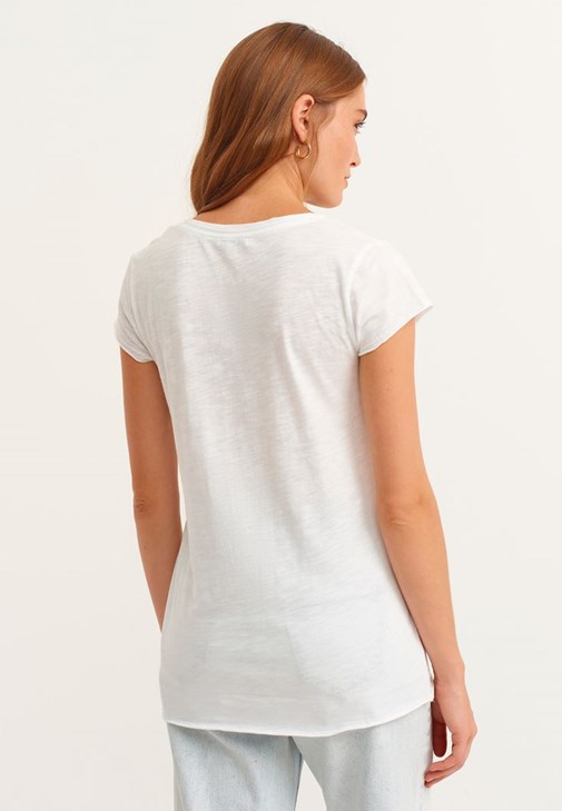 Sweat Jogger Pantolon ve U-Neck Tişört Kombini