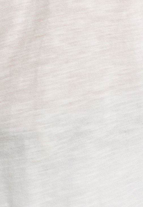 Sweat Jogger Pantolon ve U-Neck Tişört Kombini
