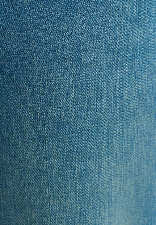 Ultra Yüksek Bel Denim Pantolon ve Uzun Kollu Crop Tişört Kombini