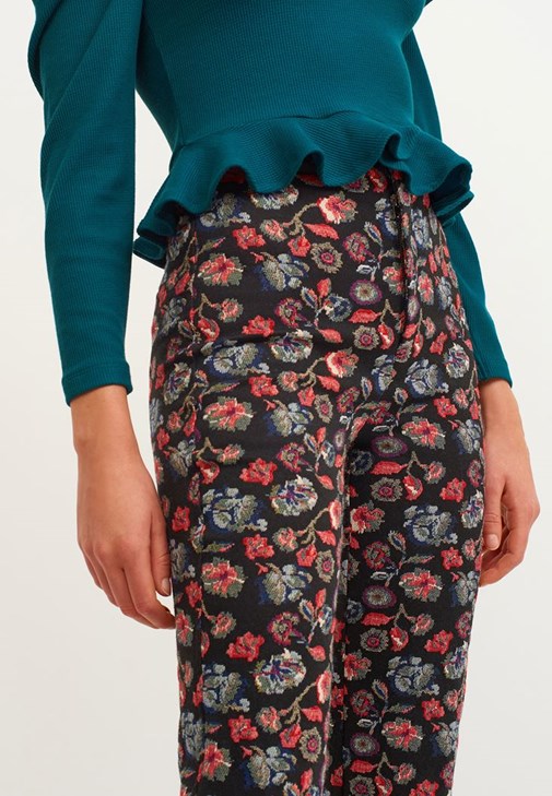 Balon Kollu Bluz ve Flower Desenli Straight Pantolon Kombini
