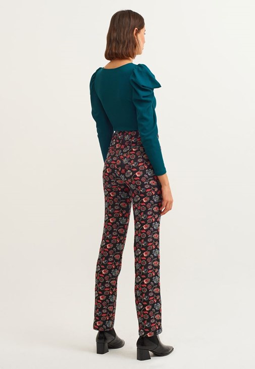 Balon Kollu Bluz ve Flower Desenli Straight Pantolon Kombini
