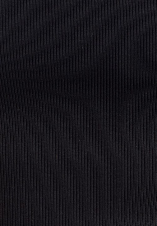  Atlet ve Mom-Fit Denim Pantolon Kombini