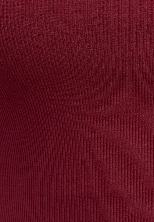 Kare Yaka Atlet ve Pamuklu Denim Şort Kombini