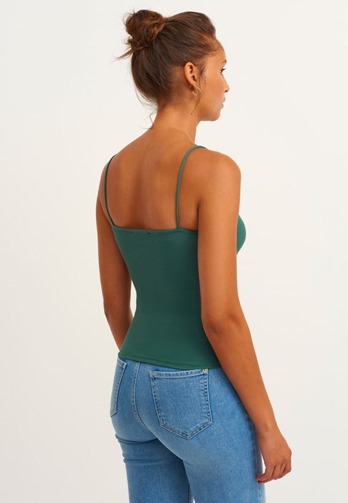 Kare Yaka Atlet ve Slim-Fit Pantolon Kombini