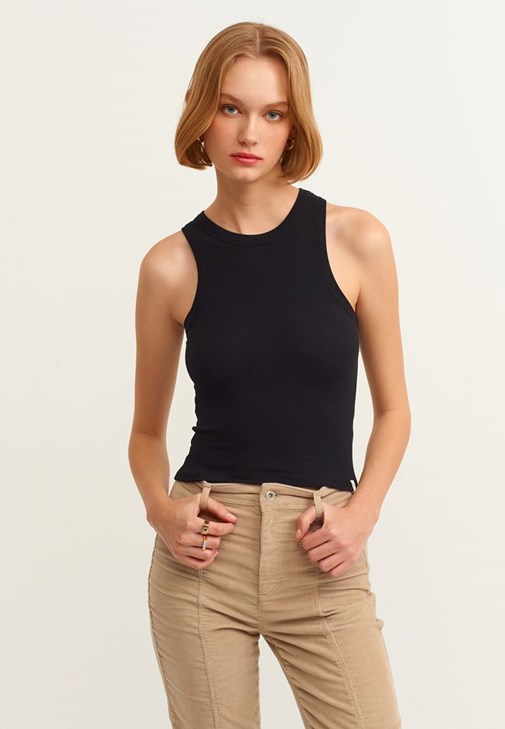 Halter-Neck Tank ve Denim Pantolon Kombini