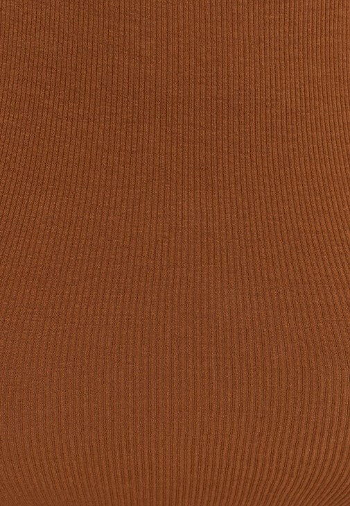 Halter Yaka Atlet ve Bağcıklı Pantolon Kombini