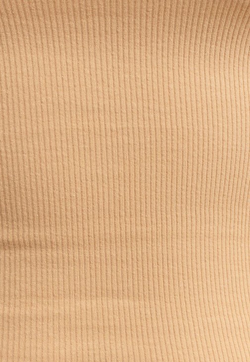 Halter-Neck Tank Top ve Yumuşak Dokulu Jogger Pantolon Kombini