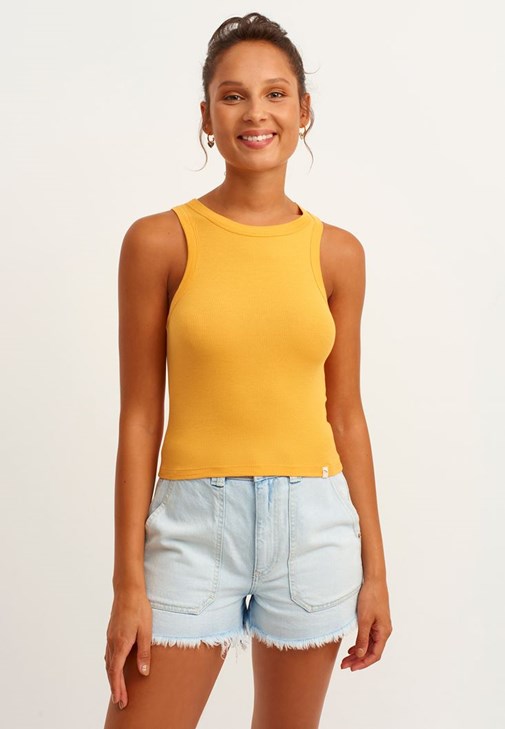 Halter Yaka Atlet ve Pamuklu Denim Şort Kombini