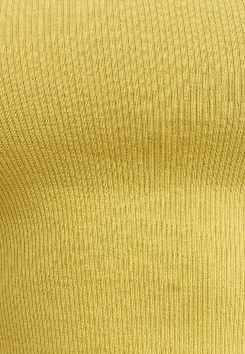 Halter-Neck Tank Top ve Bağcıklı Pantolon Kombini