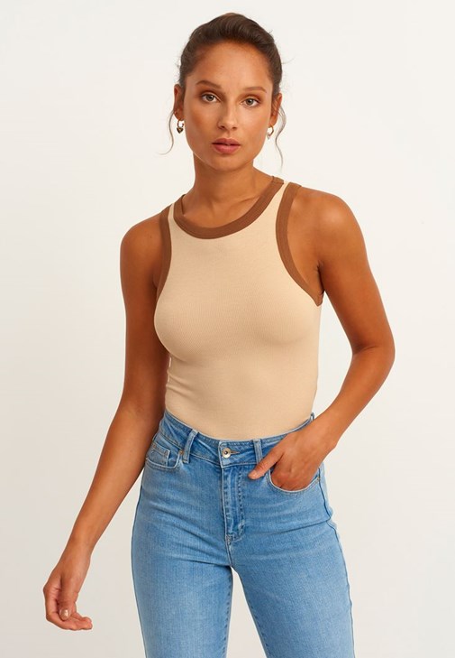 Halter Yaka Atlet ve  Slim-Fit Pantolon Kombini