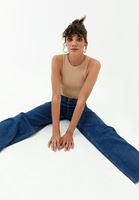 Halter Yaka Atlet ve Boot Cut Denim Kombini