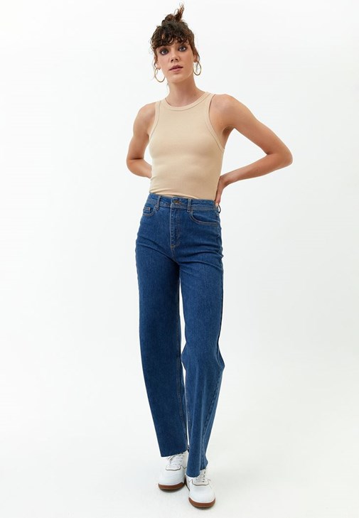 Halter Yaka Atlet ve Boot Cut Denim Kombini