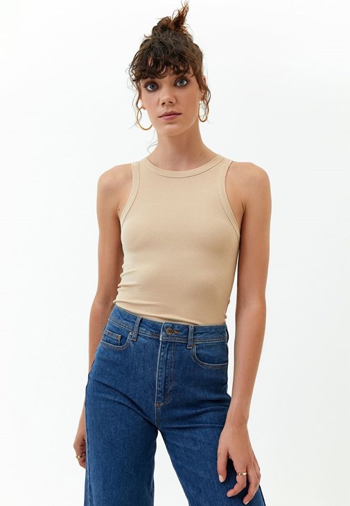 Halter Yaka Atlet ve Boot Cut Denim Kombini