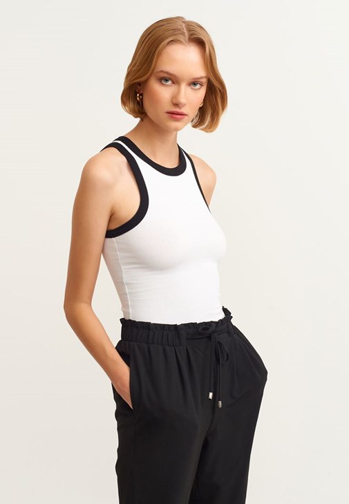 Halter-Neck Tank Top ve Denim Pantolon Kombini