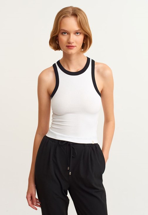 Halter-Neck Tank Top ve Denim Pantolon Kombini