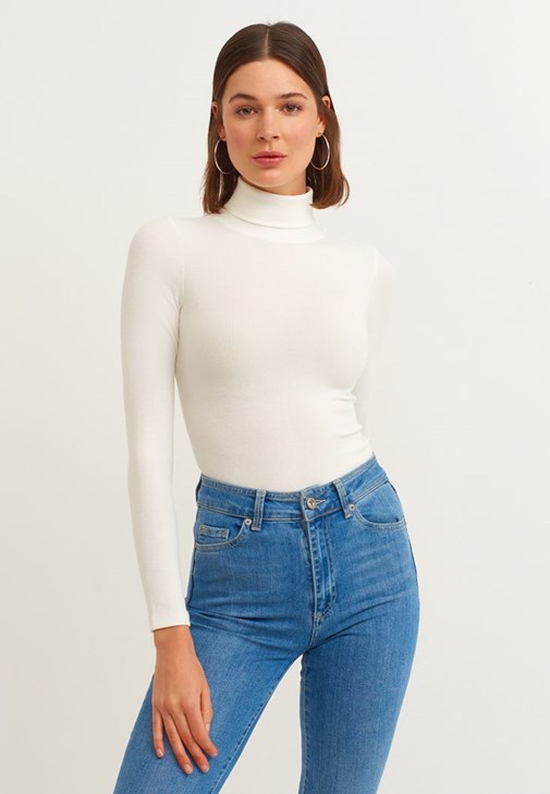 Balıkçı Yaka Uzun Kollu Tişört ve Skinny Pantolon Kombini
