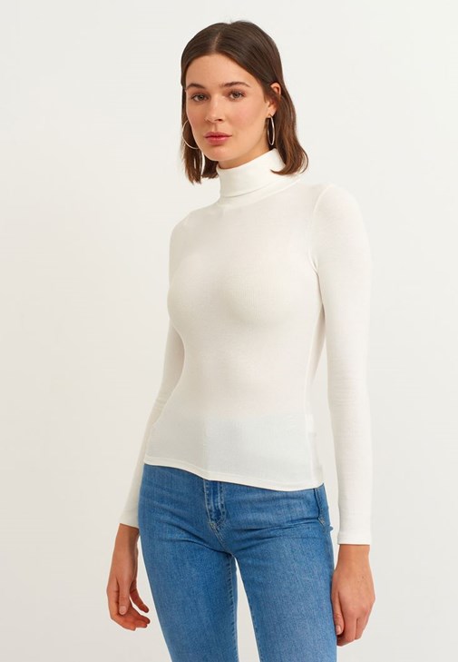 Balıkçı Yaka Uzun Kollu Tişört ve Skinny Pantolon Kombini
